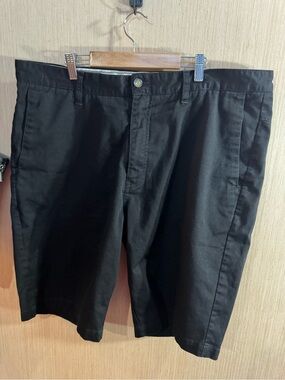Men’s Volcom Classic Black Chino Shorts Size 38